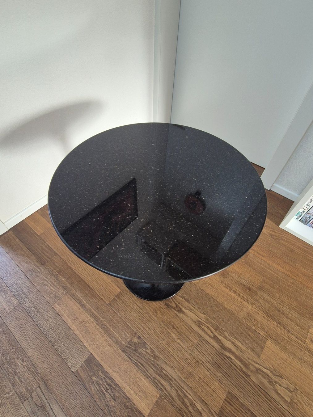 Tavoli: Vintage STAR Czechoslovakia Tulip Side Table, Stone Top – Usato da Zürich venduto da monadiederich 1