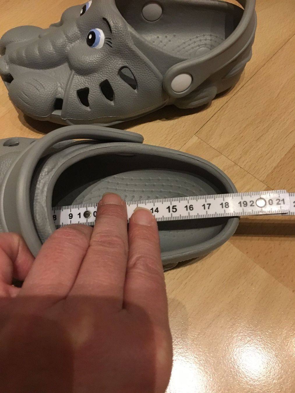 Scarpe per ragazzi: Clogs, Crocs mit coolem Elefanten Design Gr. 28/29 – Nuovo (secondo la descrizione) da Uetendorf venduto da Gar_9pvy 3
