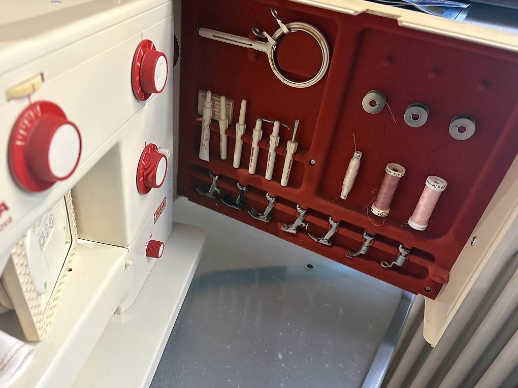 Macchine da cucire: Machine à coudre Bernina 900 – Usato da La Chaux-de-Fonds venduto da reg_yw68 3
