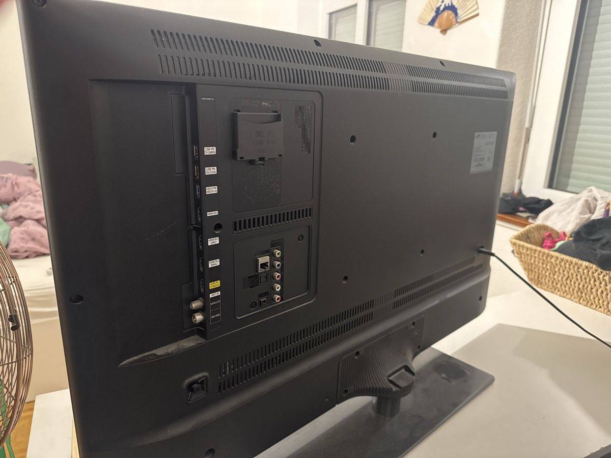 Samsung Fernseher: Samsung TV mit USB und HDMI Anschlüssen – Gebraucht aus Zürich von bertagutowski24 2