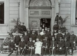 Foto Hans Gross, St. Gallen, Militär, Sanität, Off., Säbel