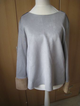 ZARA Oberteil Pullover Gr. L  grau mit Plüsch