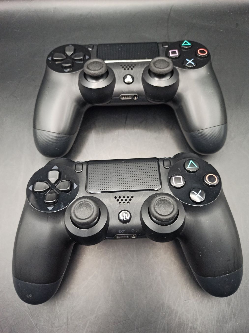 Controller: 2 x Original Controller Sony PS4 Wireless DualShock 4 V1 – Usato da Oberweningen venduto da mar_87mx 2