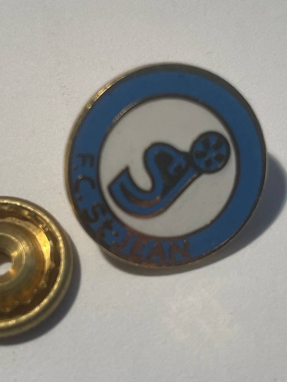 Placchette & Badge: 69. Pin - FC St.Jean – Usato da Luzern venduto da Irek
