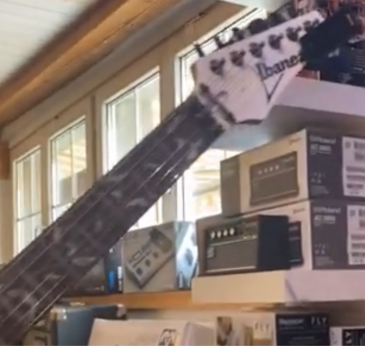 Ibanez Strumenti musicali: IBANEZ JEM Jr. White upgrade – Usato da Oetwil am See venduto da GrittiMercedesBenz 4