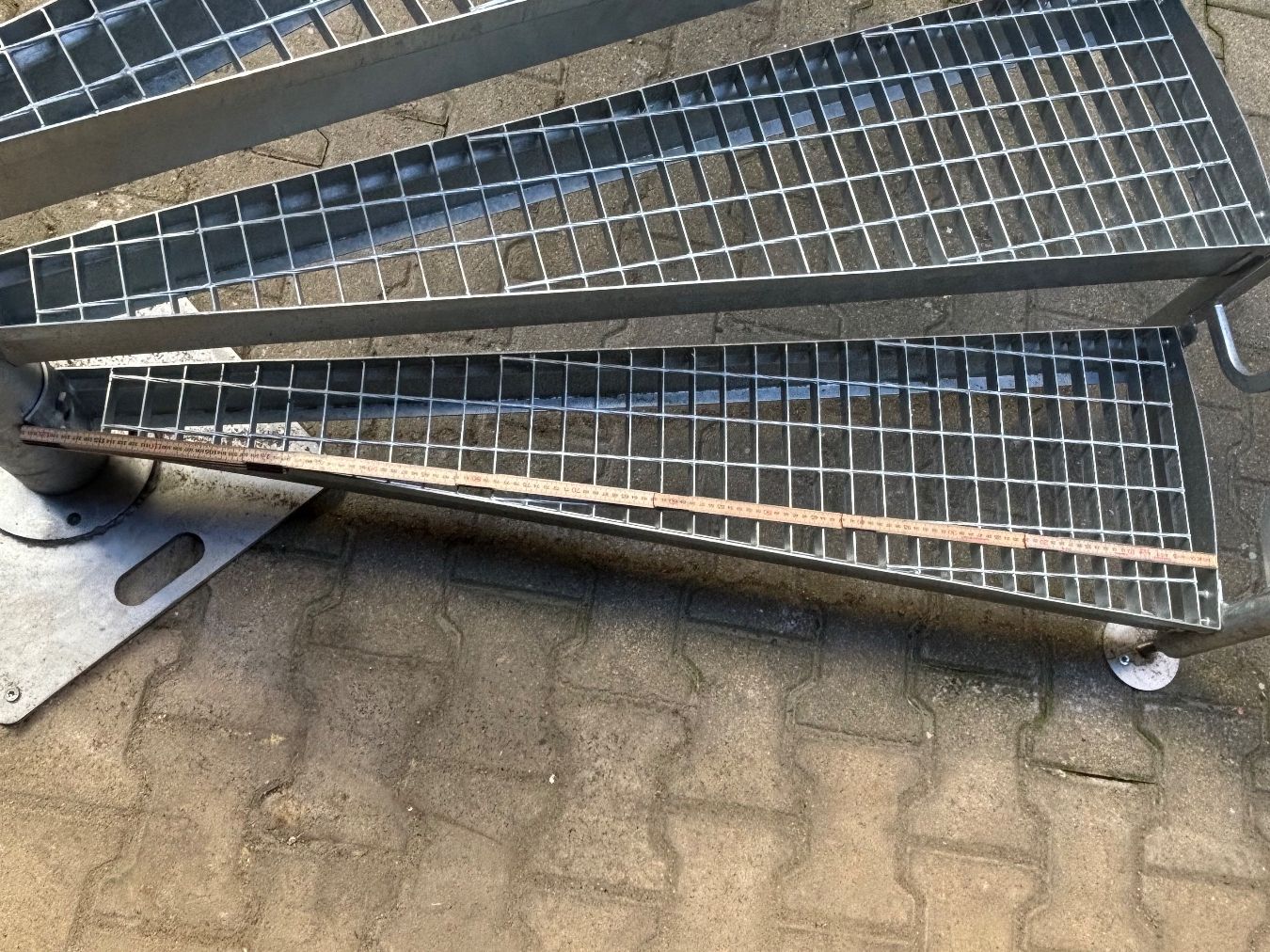 Scale: Stahlverzinkte Wendeltreppe – Nuovo (secondo la descrizione) da Glis venduto da bas_w6rp 3
