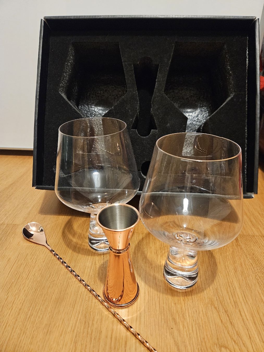 Bicchieri: Elegante Bar-Accessoires: 2 Gläser, Jigger & Barlöffel – Nuovo (secondo la descrizione) da Steinach venduto da jas_6syq 1