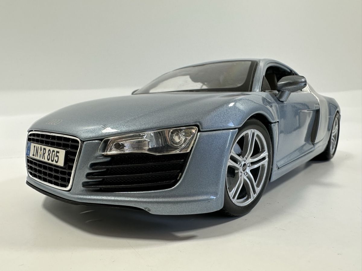 Maisto Modellautos: Audi R8 1:18, blau-silber, MAISTO – Gebraucht aus Zofingen von rf9_x2xt