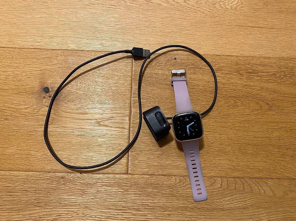 Smartwatch: Fitbit Versa 2 gebraucht – Gebraucht aus küssnacht am rigi von Daot 2