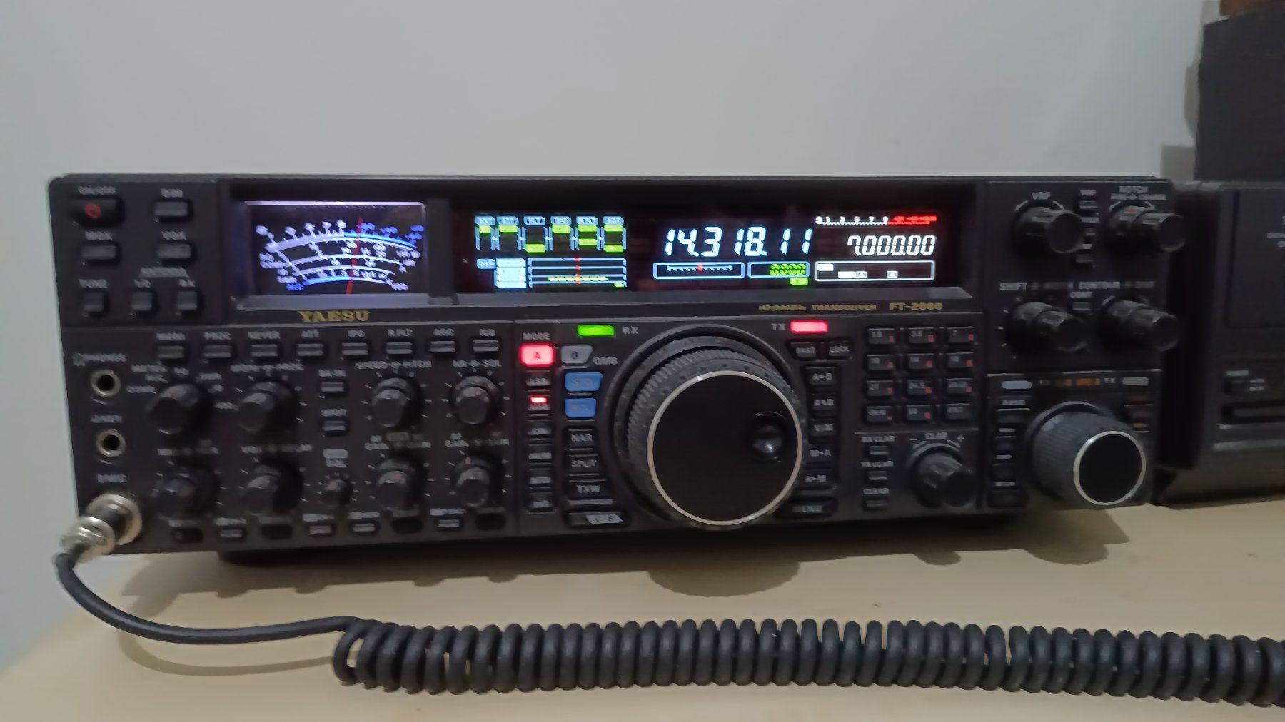 Yaesu Technique de radiocom: Yaesu FT-2000 Transceiver – D'occasion à Riva San Vitale par MJB55
