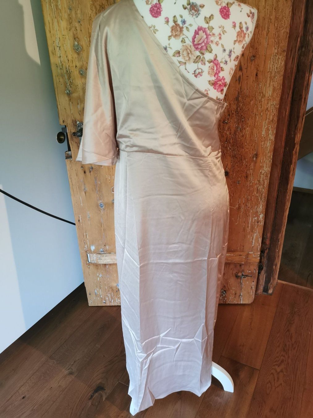 Vestiti: Ein-Schulter-Midi-Abendkleid mit gerüschtem Vorderschlitz XL – Usato da Altendorf venduto da Eistoelter 5
