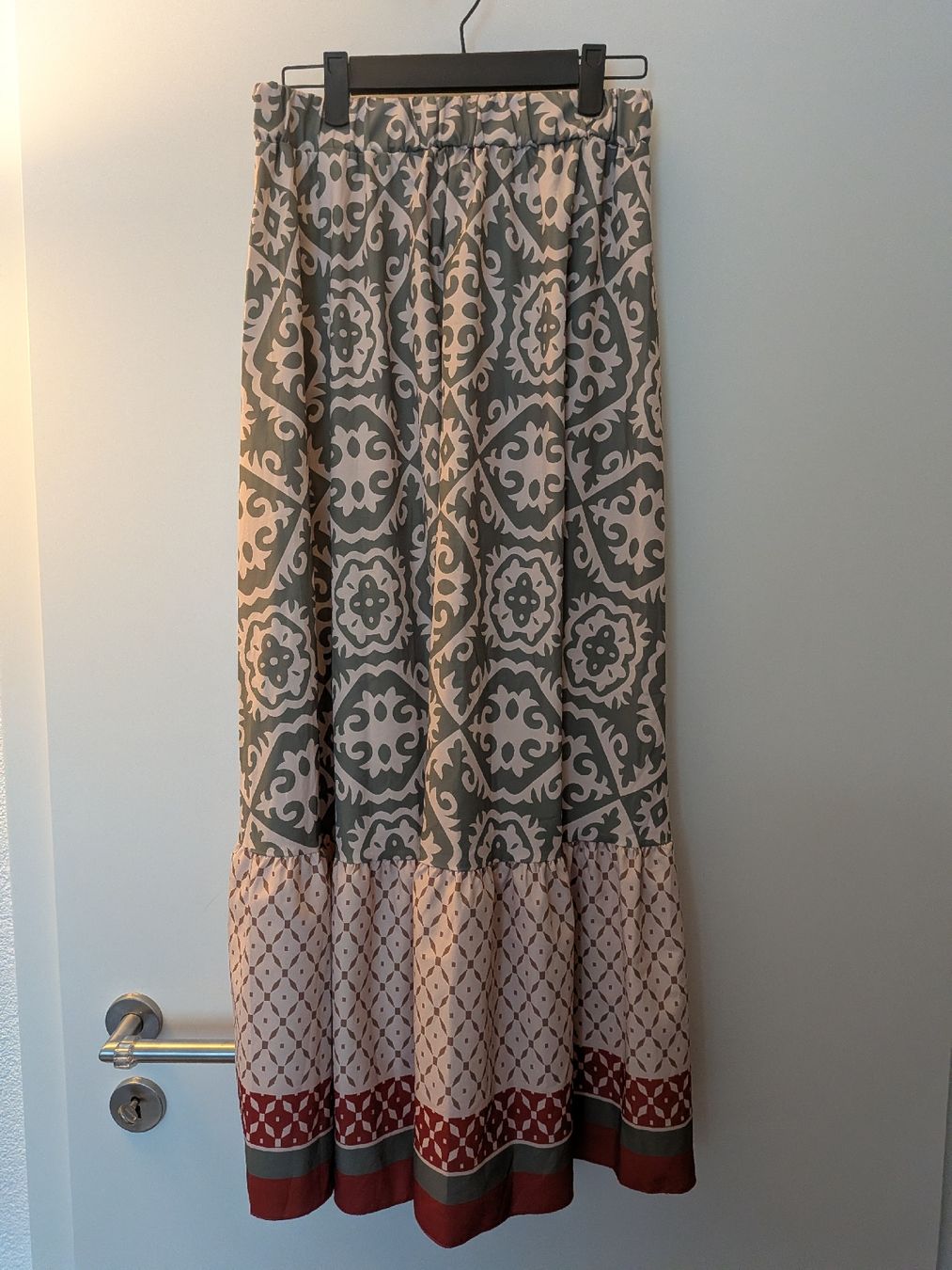 Röcke: Maxi skirt patterned elastic waistband size M – Gebraucht aus Herzogenbuchsee von sdu_sbb