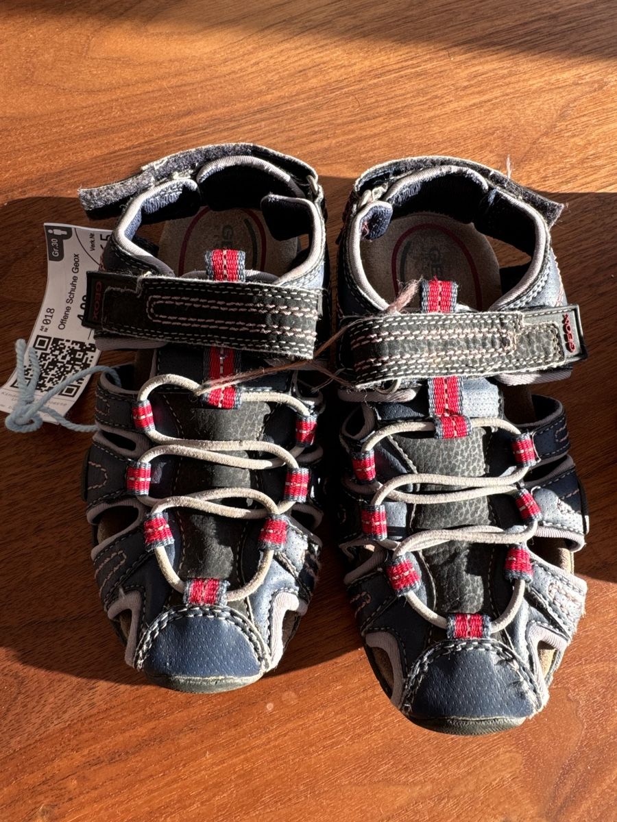 Scarpe per ragazzi: Offene Schuhe Geox gr.30 – Usato da Oberägeri venduto da Loup18