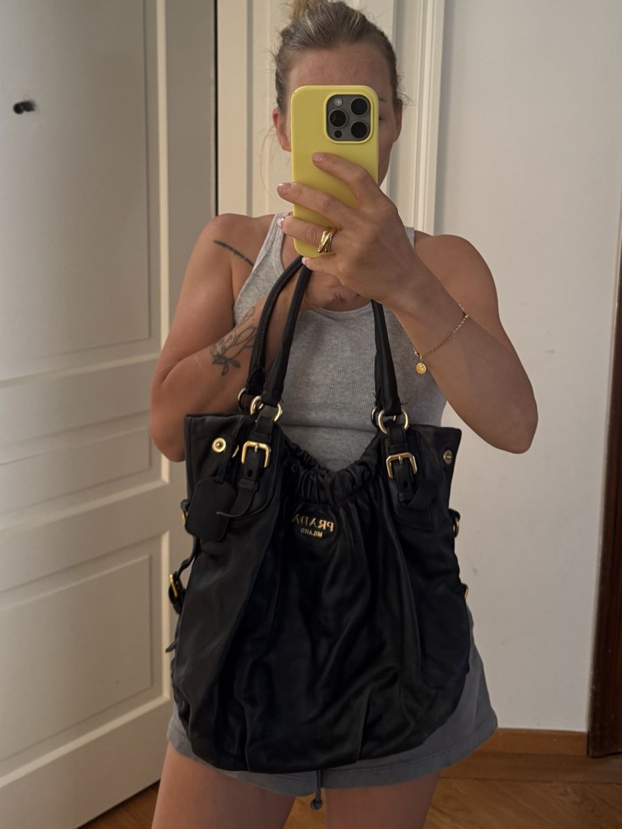 Prada Borse da donna: Schwarze Leder Prada Tasche Gold Hardware – Usato da Zürich venduto da juliajuliuscesar 3