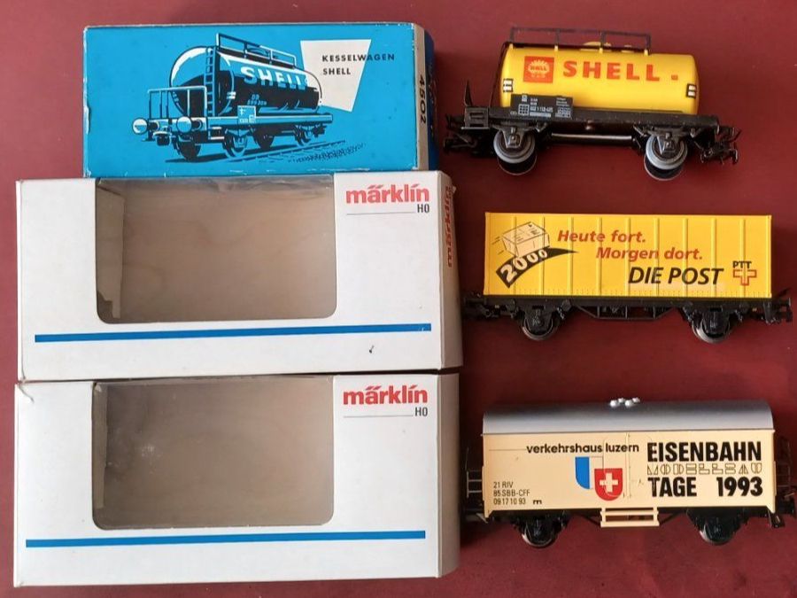 Märklin Modellini di ferrovie: 3 Märklin H0 Waggons: Shell, Post, Verkehrshaus – Usato da Heimenschwand venduto da schybistei