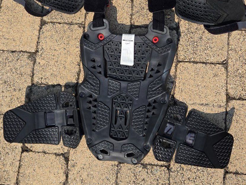 Leatt Protezioni & Imbottiture: Leatt Body Protector 3.5 Brust- und Rückenpanzer + Schulter – Usato da Oberwangen b. Bern venduto da Levidog 6