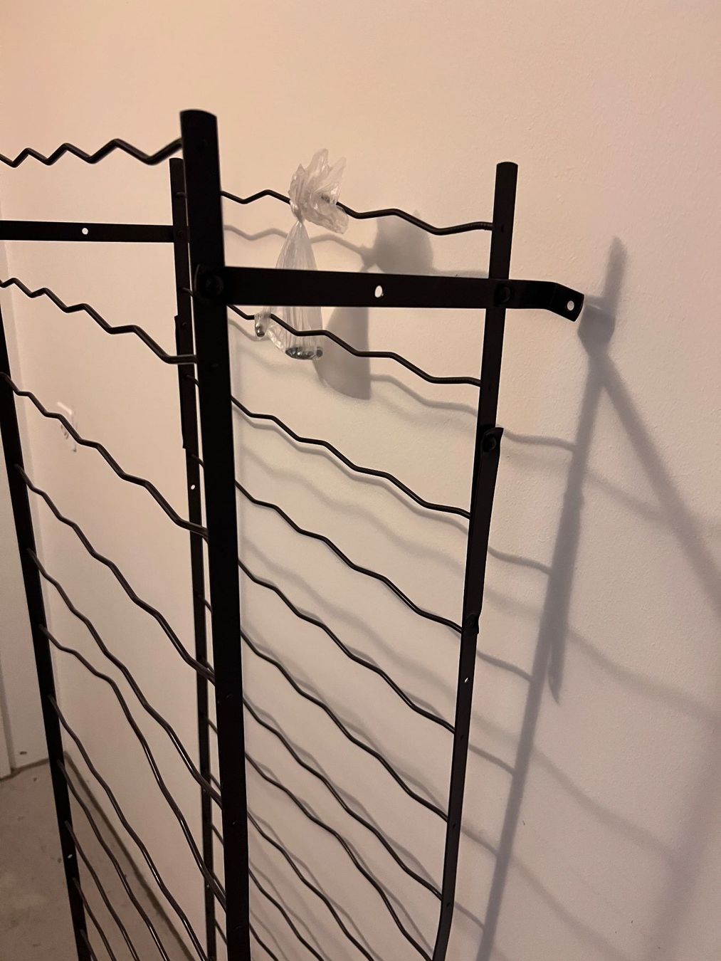 Scaffali: 3 Weingestelle aus Metall – Usato da Riehen venduto da rlo_96kt 1