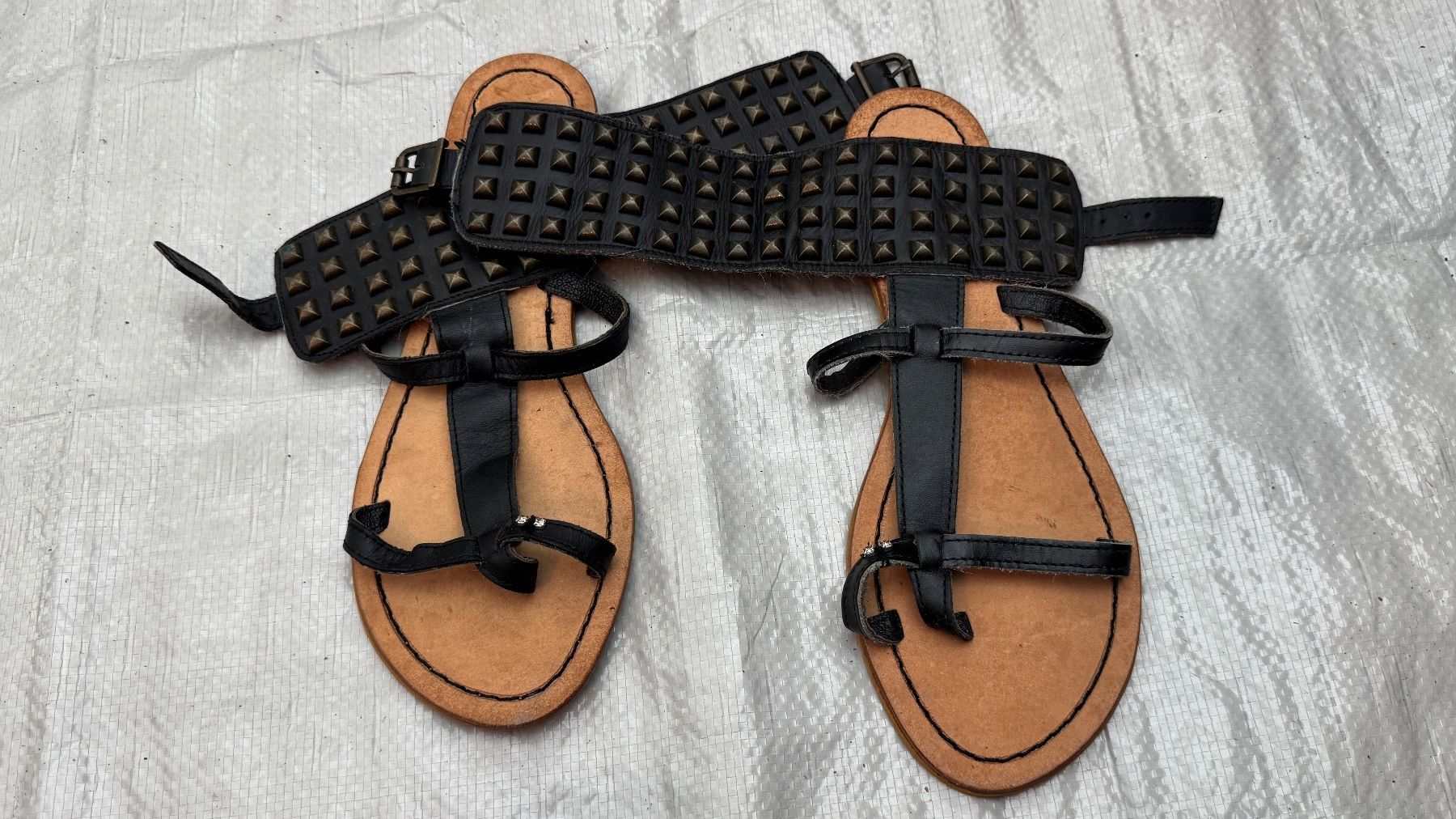 Scarpe da donna: Sandalen schwarz Nietendekor Grösse 39 – Usato da Fällanden venduto da Limousinenswiss 2