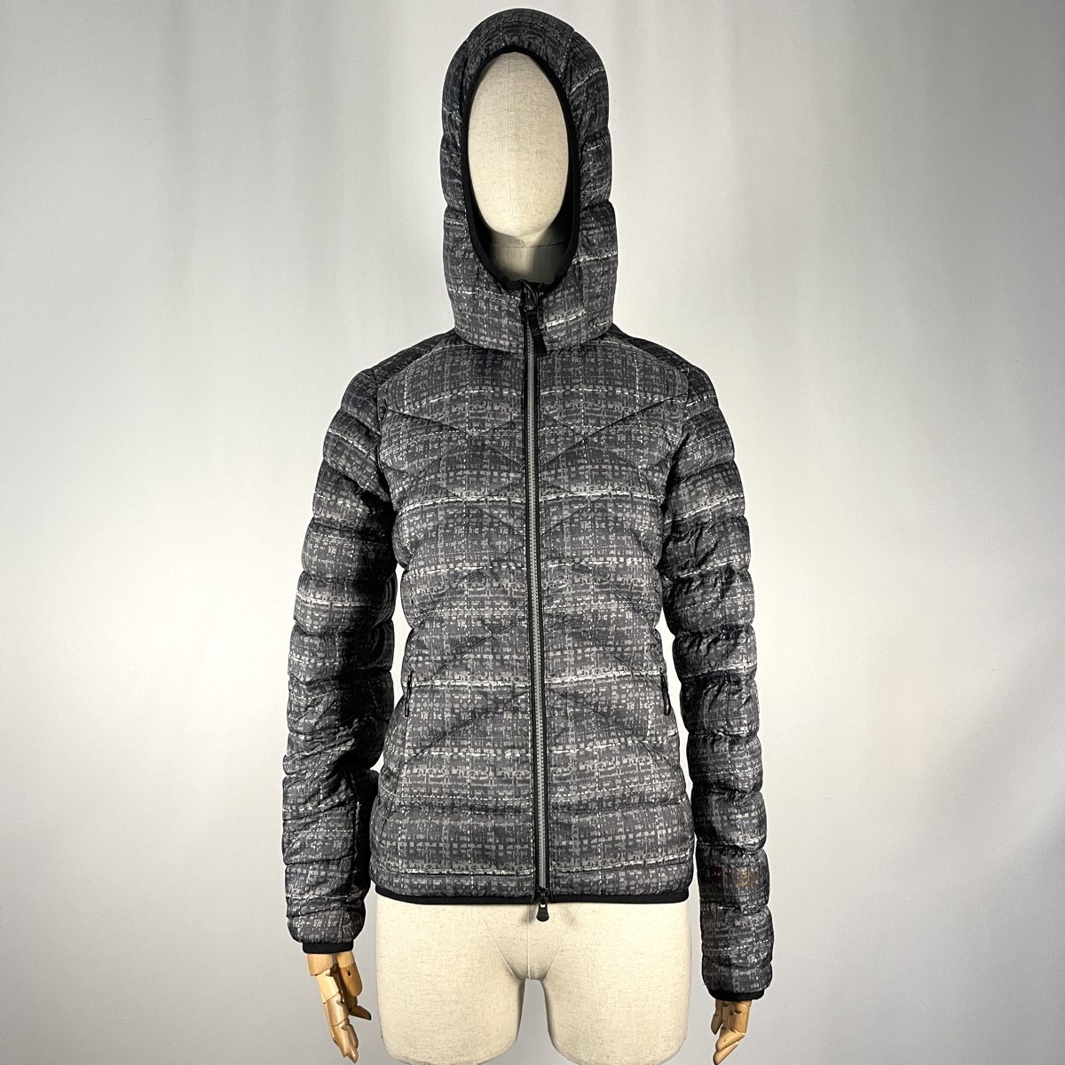 Mountain Force Giacche: MOUNTAIN FORCE Down Jacket – Nuovo (secondo la descrizione) da Emmen venduto da Avviivva_Com2023