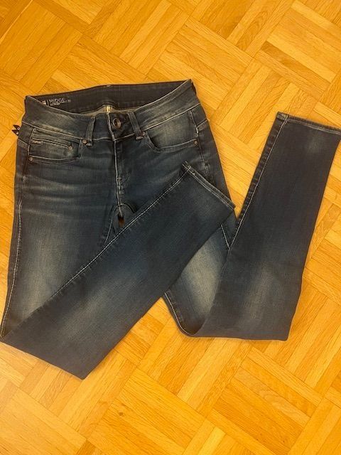 Jeans: "RAW" Jeans Gr. 26 32 – Nuovo (secondo la descrizione) da Walenstadt venduto da ricamul 8