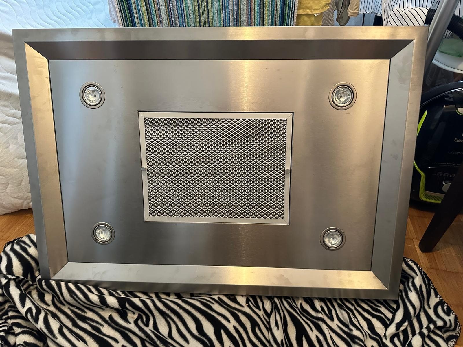 V-Zug Hottes de ventilation: Dunstabzugshaube V-ZUG Insel ChromeClass – D'occasion à Spreitenbach par Space_X