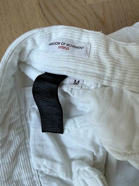 Hosen: Lindbergh Cropped Chino weiss Gr. M – Gebraucht aus Reinach BL von bloom_1999 2
