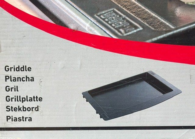 Piatti di portata: WEBER Grillplatte. Fabrikneu, original verpackt. – Nuovo e nell'imballaggio originale da Burgdorf venduto da XJ6 1