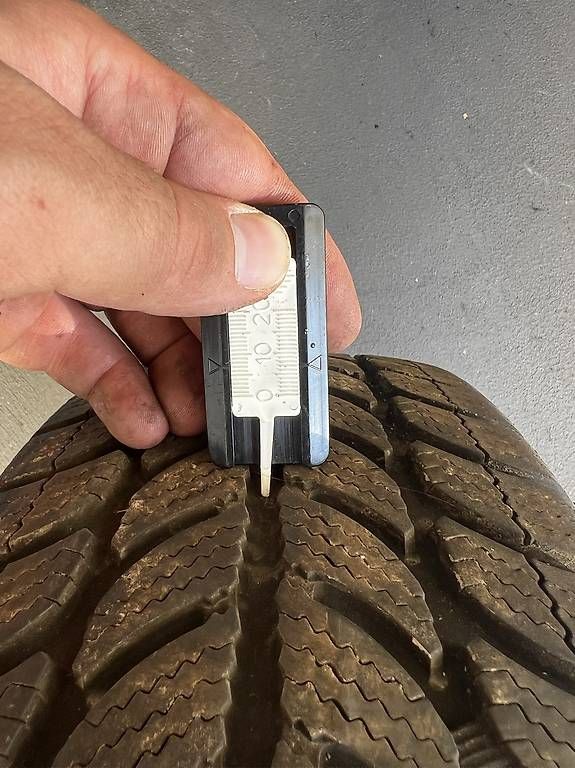 Pneumatici & Ruote complete: 185/65 R14 Winterreifen – Usato da Sursee venduto da gas_8n5t 4