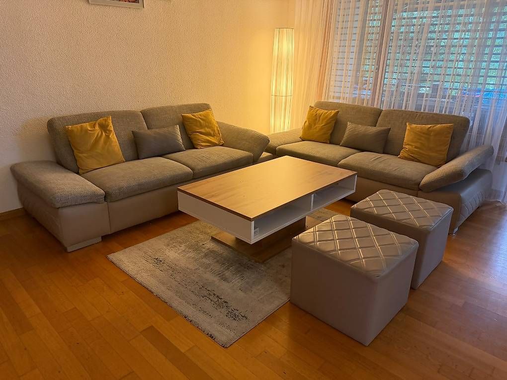 Hocker: Sofa,Hocker,Teppich, – Gebraucht aus Uznach von dion11 1