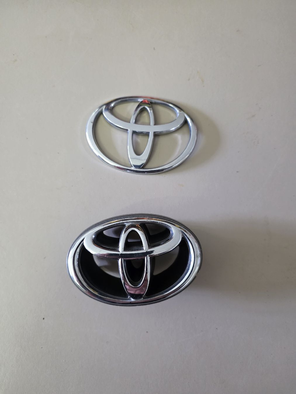 Tutti pezzi di ricambio auto: Toyota Emblem Auto – Usato da Dorf venduto da Echo_Elements