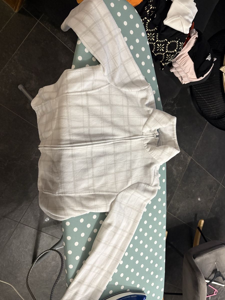 Pulls & Sweat-shirts: Polaire – D'occasion à Evionnaz par Meliestange