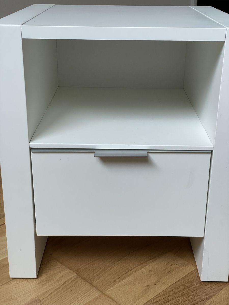 Nachttische: White Bedside Table - Stylish Nightstand with Drawer! – Gebraucht aus Binningen von Viriatus