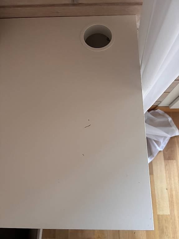 Scrivanie: Schreibtisch von IKEA – Usato da Bolligen venduto da ile_k2s7 1