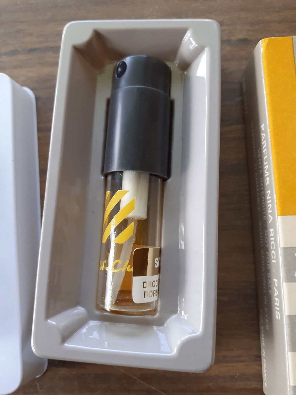 Flacons: Miniaturflacons + Verpackungen Vintage – Gebraucht aus Mörschwil von wunderkiste44 5