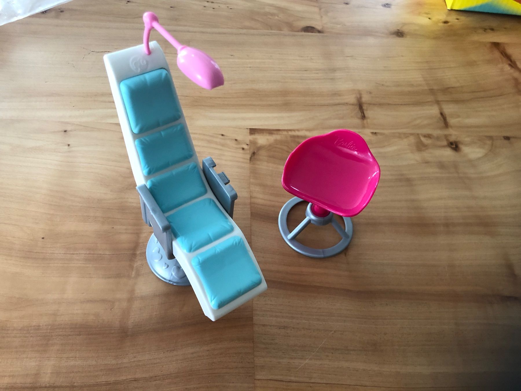 Barbie Case e mobili per bambole: Barbie Zahnarzt Stuhl Set - Puppenmöbel, – Usato da Kaltbrunn venduto da lagone1 1