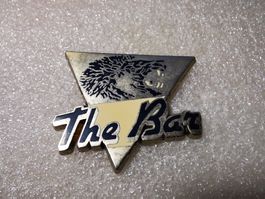 Ansteckpin 63: The Bar