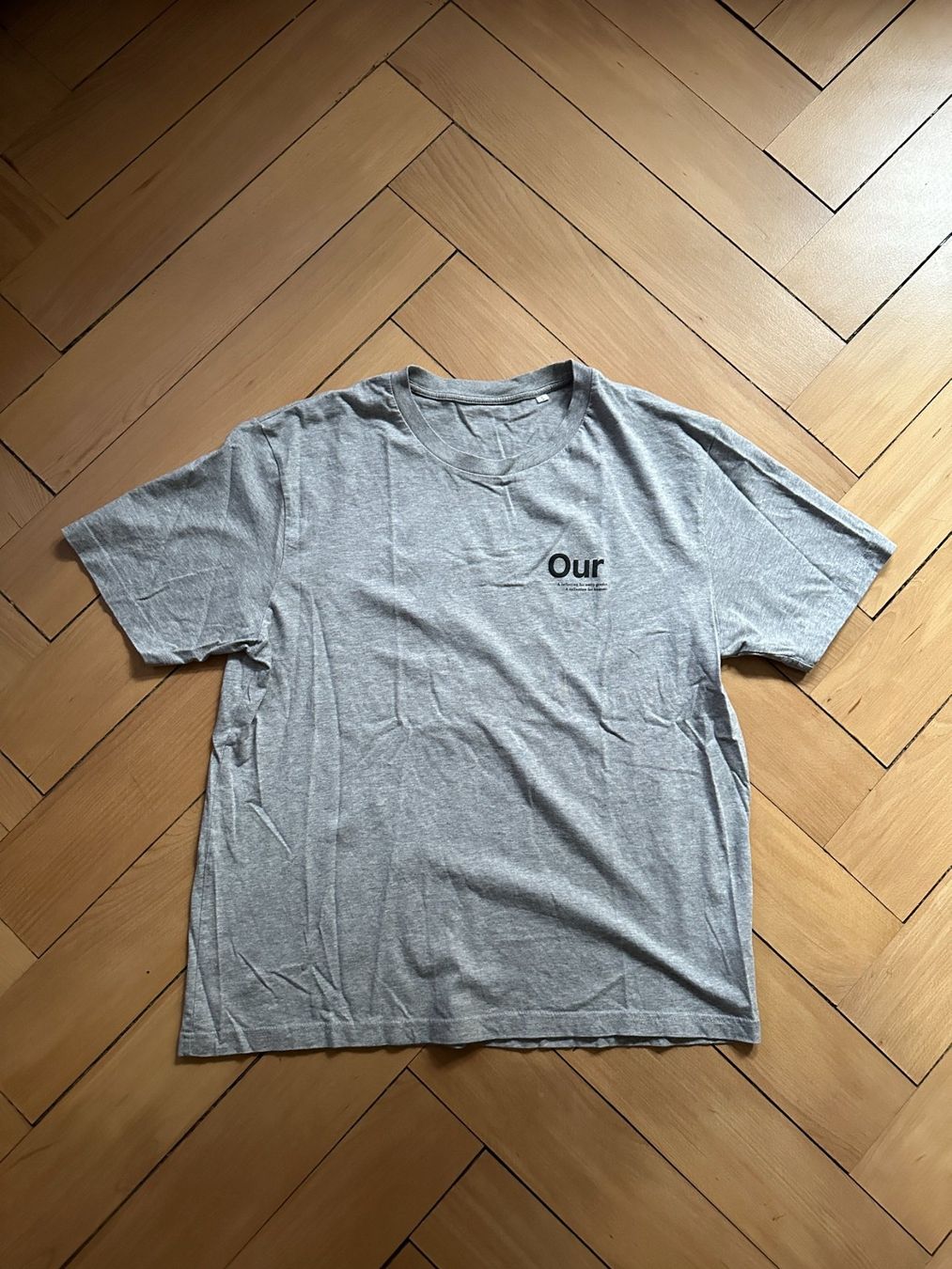 T-shirts: OUR - T-Shirt hellgrau meliert L – D'occasion à Zürich par Diazaio
