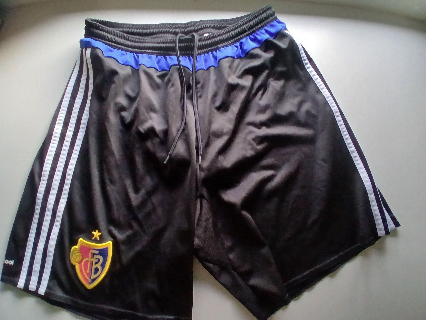 Adidas Hosen: FC Basel Adidas Shorts – Gebraucht aus Oberglatt ZH von Sandro0124