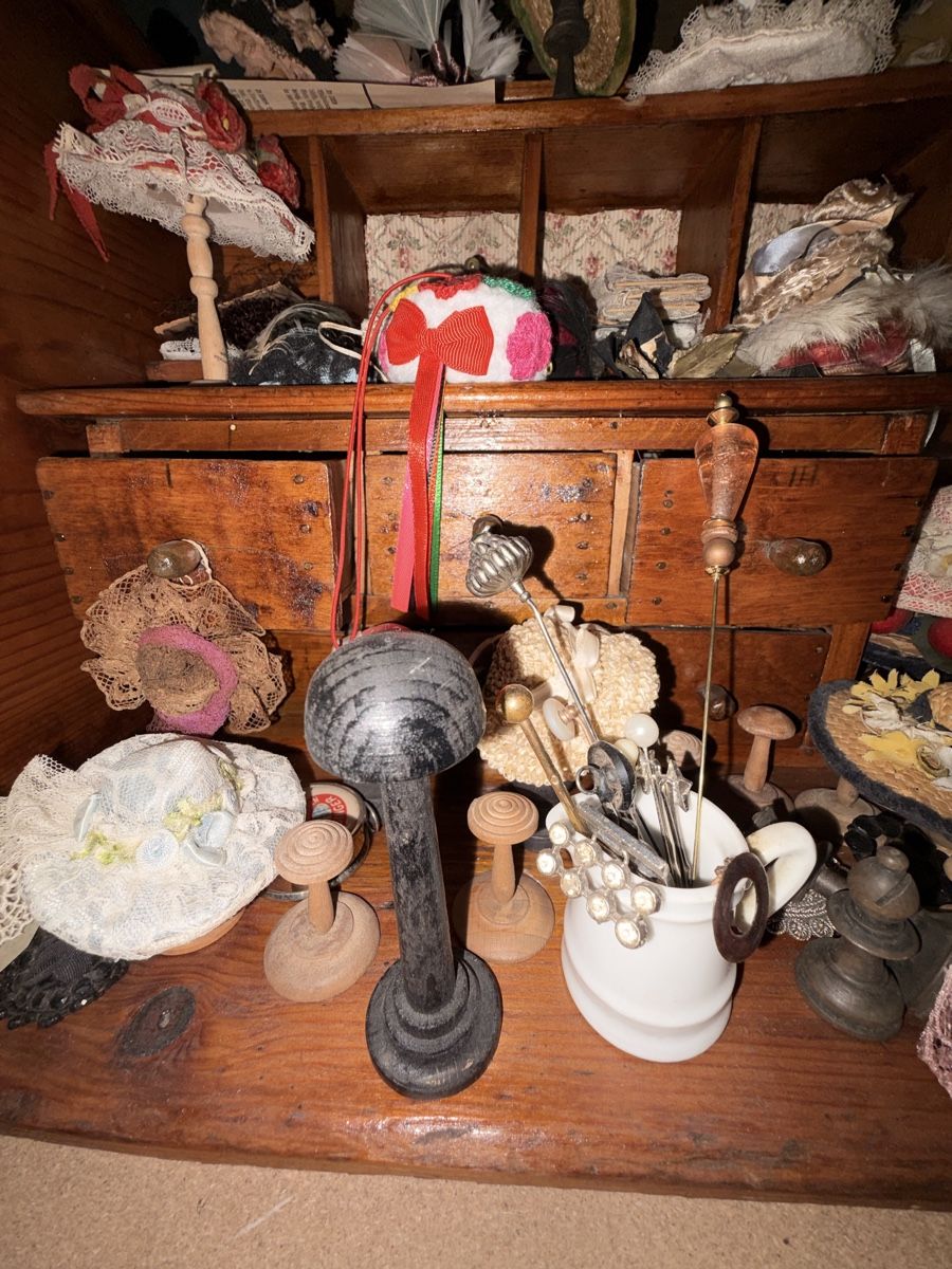 Altro per Eventi aziendali & Feste: Puppenhaus / Hutladen – Usato da La Cibourg venduto da pantokrator 7