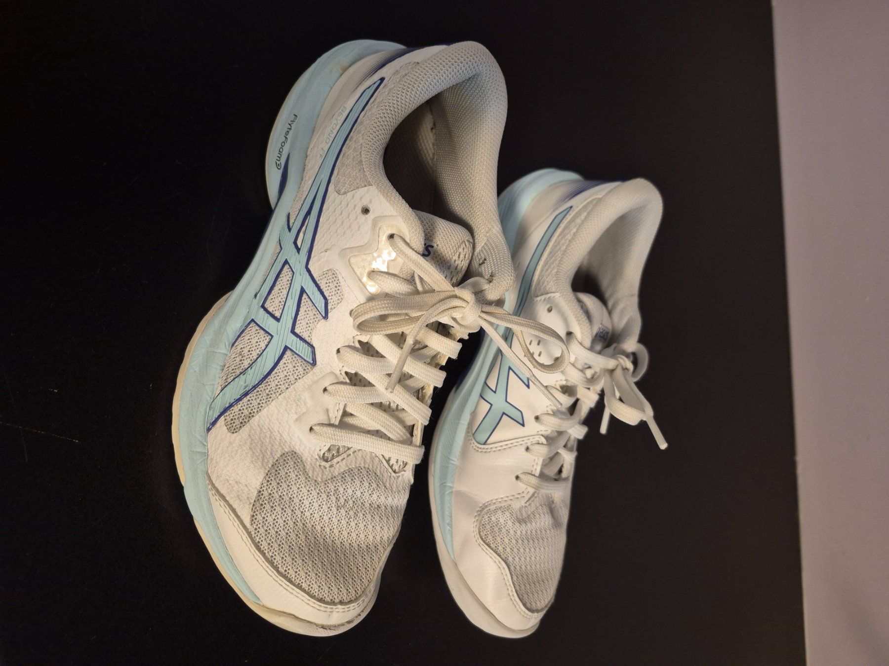Asics Chaussures femmes: Asics Hallenturnschuhe Gr. 37.5 – D'occasion à Dozwil par C.Stadler 9
