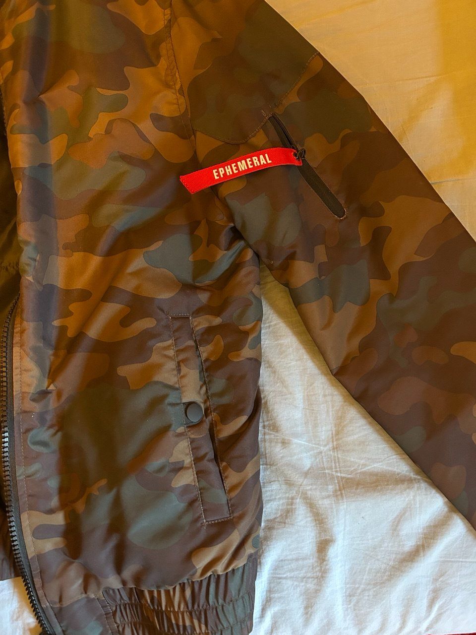 Bershka Giacche: Bomber mimetico Bershka / M – Usato da Giubiasco venduto da LorisVale 1
