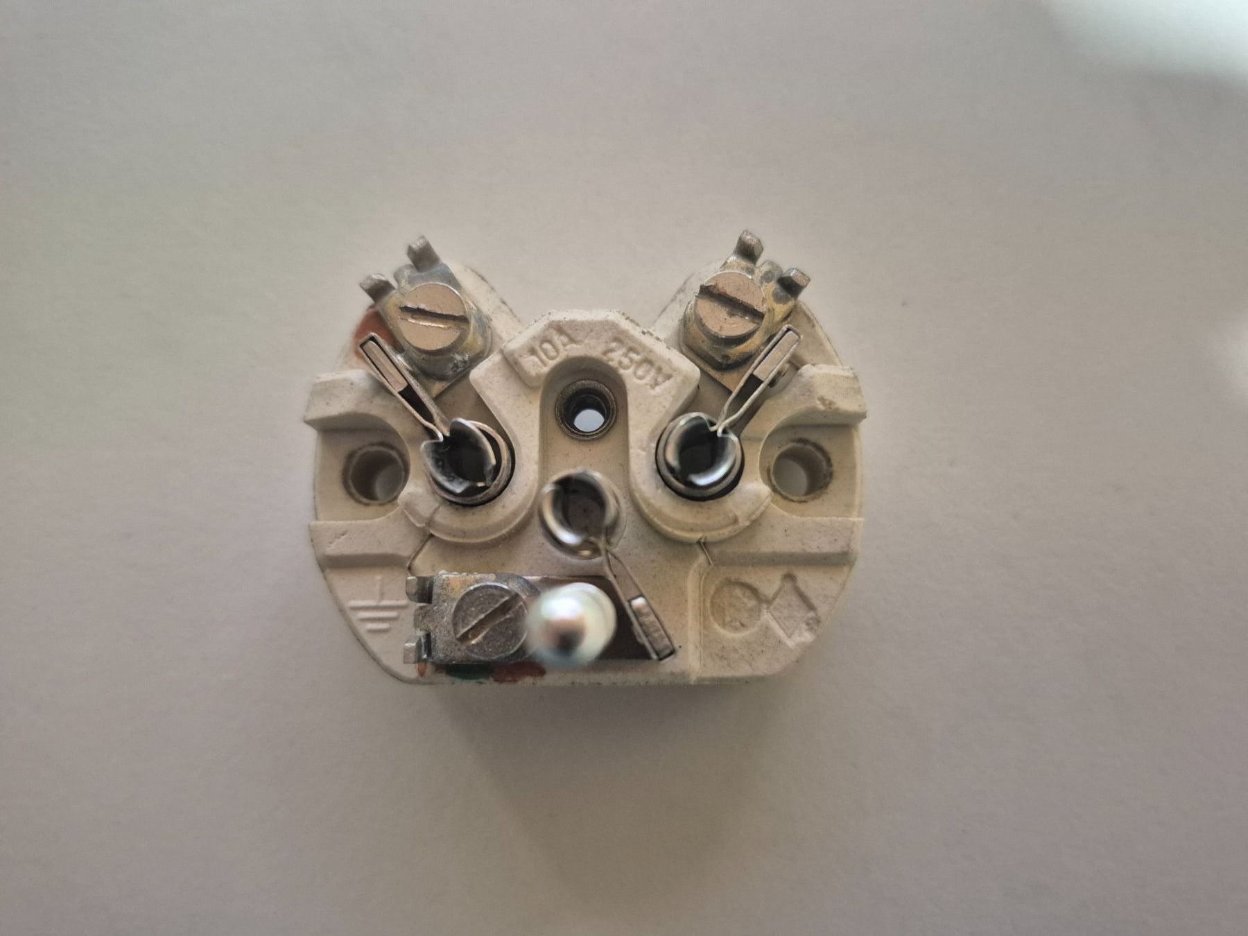 Fiches d'alim.: Steckdose Typ 14 AP 10 A 250V – D'occasion à Sursee par Ursus_LU 1