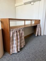 Vintage Holz-Anrichte / Konsole mit Vorhang