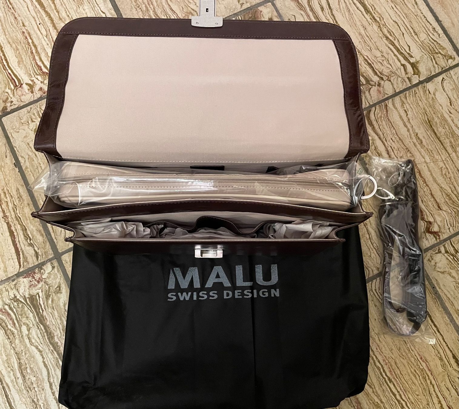 Valigie & Borse: MALU Leder Notebook- / Aktentasche **NEU** – Nuovo e nell'imballaggio originale da Allschwil venduto da KShing 5