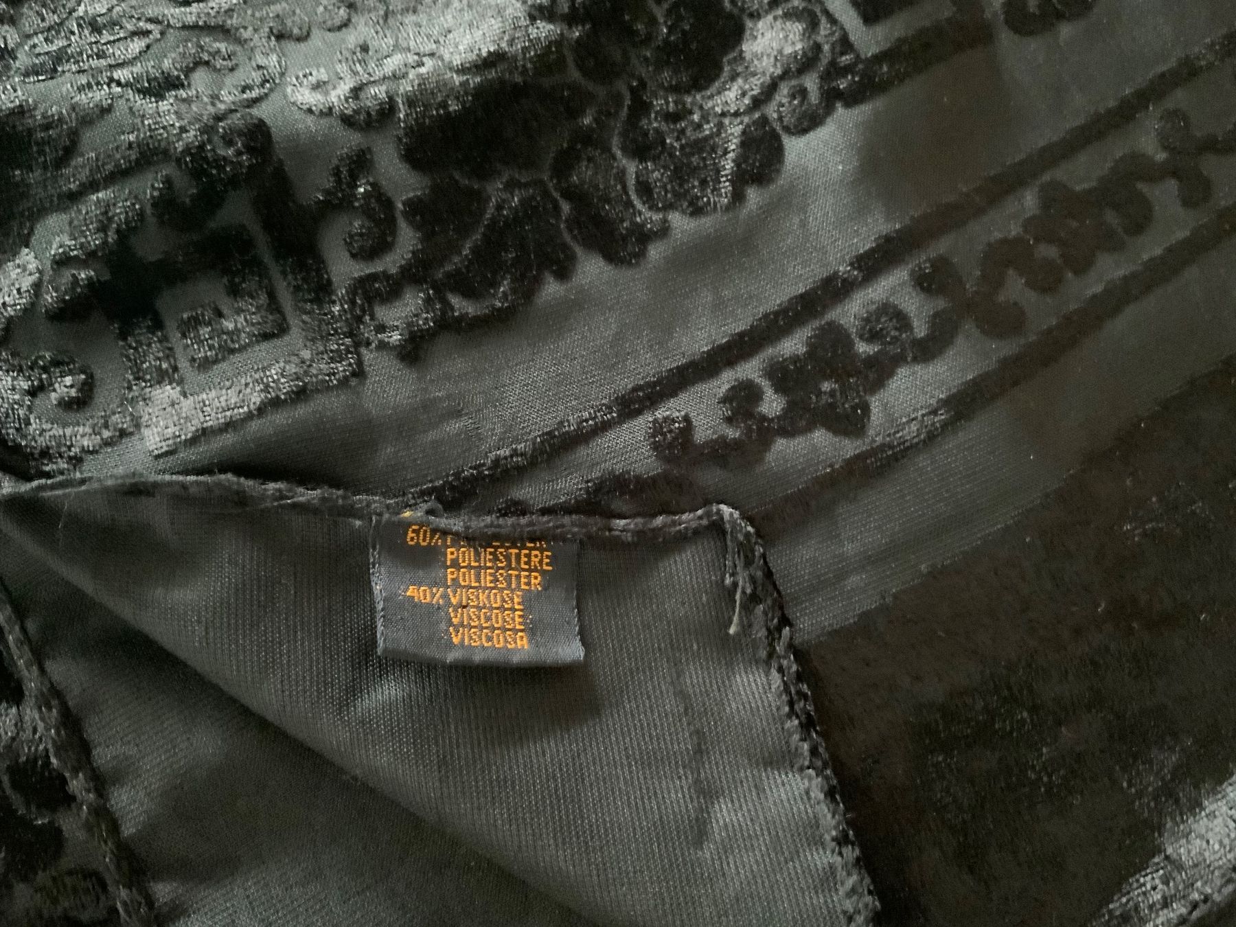 Foulard & Sciarpe: Schwarzer  Schal mit Blumenmuster, Top Zustand! – Usato da Schübelbach venduto da S1CH 1