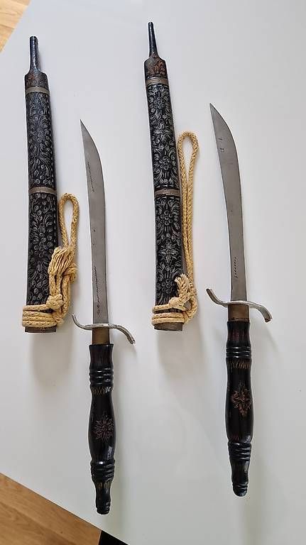 Autres collections & raretés: Doppelschwerter – D'occasion à Herzogenbuchsee par Aebib.