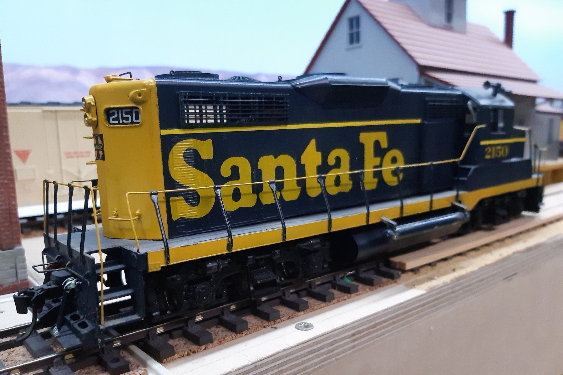 Modelleisenbahnen: Santa Fe 2150 GP20 brass Kadee 2-rail – Gebraucht aus Tafers von Fbrh 5