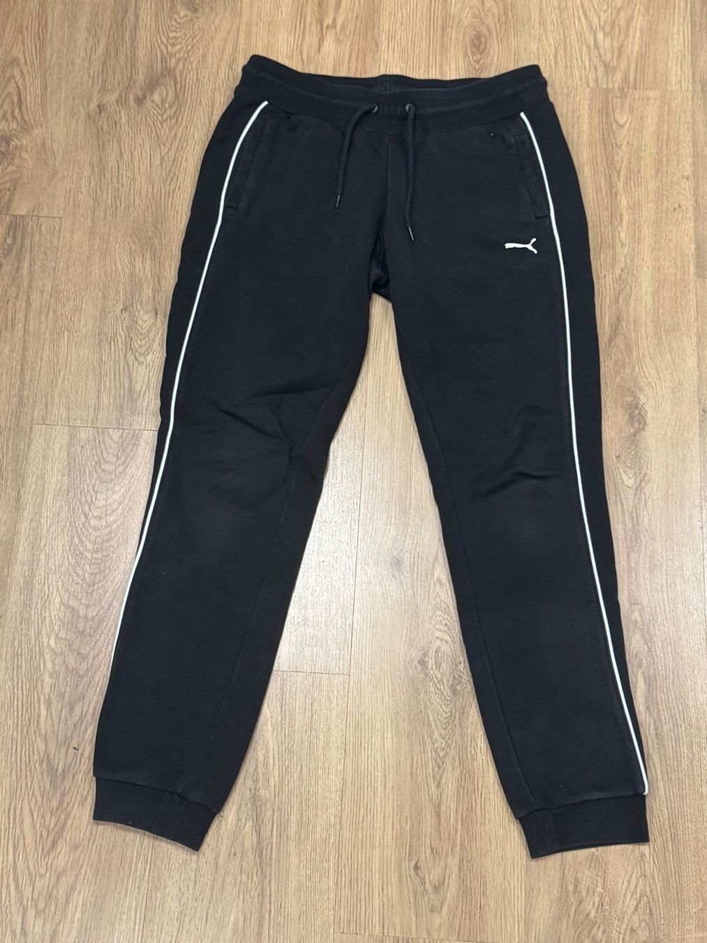 Puma Pantaloni: coole Trainerhose Puma - 2000s Style - Gr. M – Usato da Brügg BE venduto da rutschimedizin