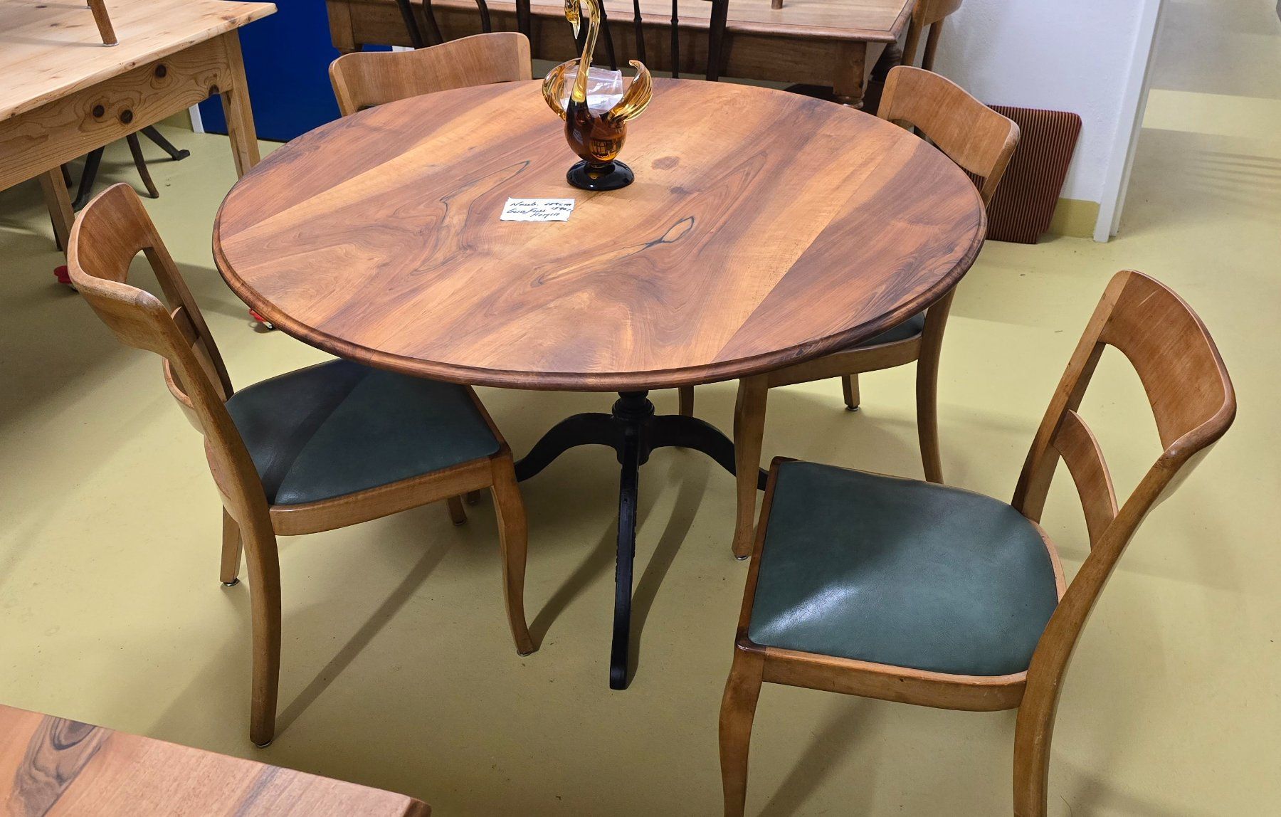 Set di tavolo e panche: alter Tisch , Beizentisch,  Nussbaum – Usato da Zürich venduto da Reni8048 2