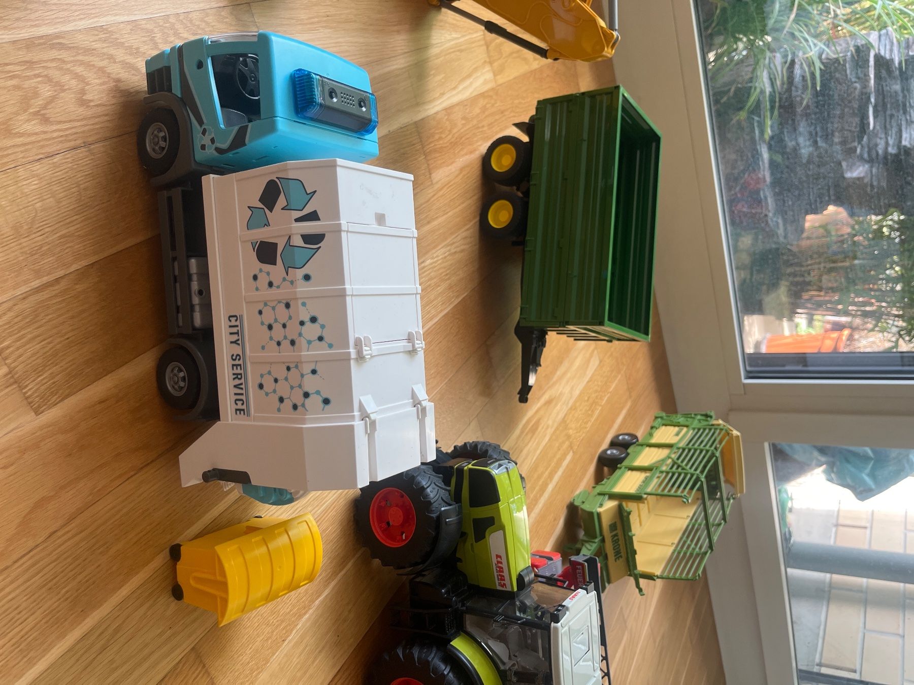 Veicoli per bambini: Bagger, Traktor mit Anhänger und Feuerwehrauto – Usato da Uetikon am See venduto da tribibi80 2